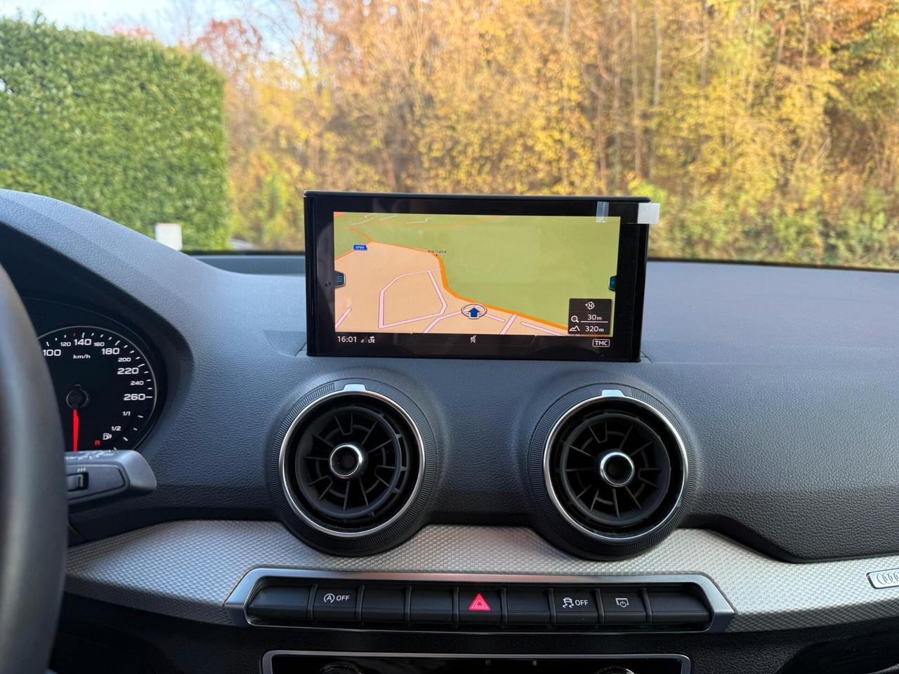 Audi Q2 30 TFSI Business -