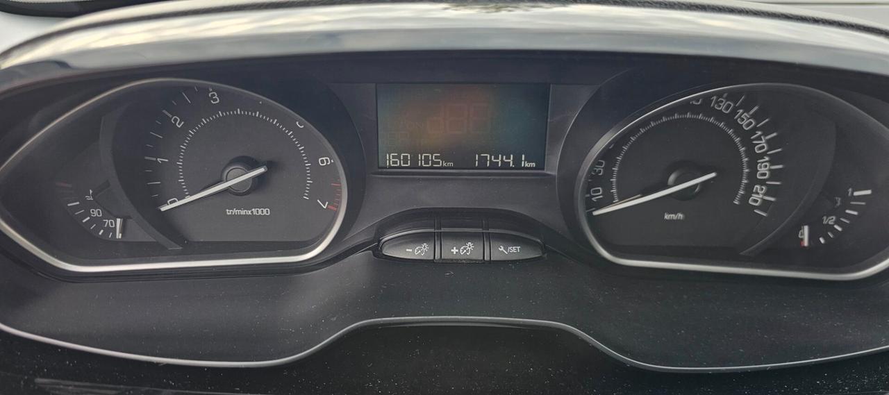 Peugeot 208 PureTech 82 5p. GPL Allure