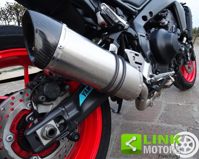YAMAHA MT-09 -