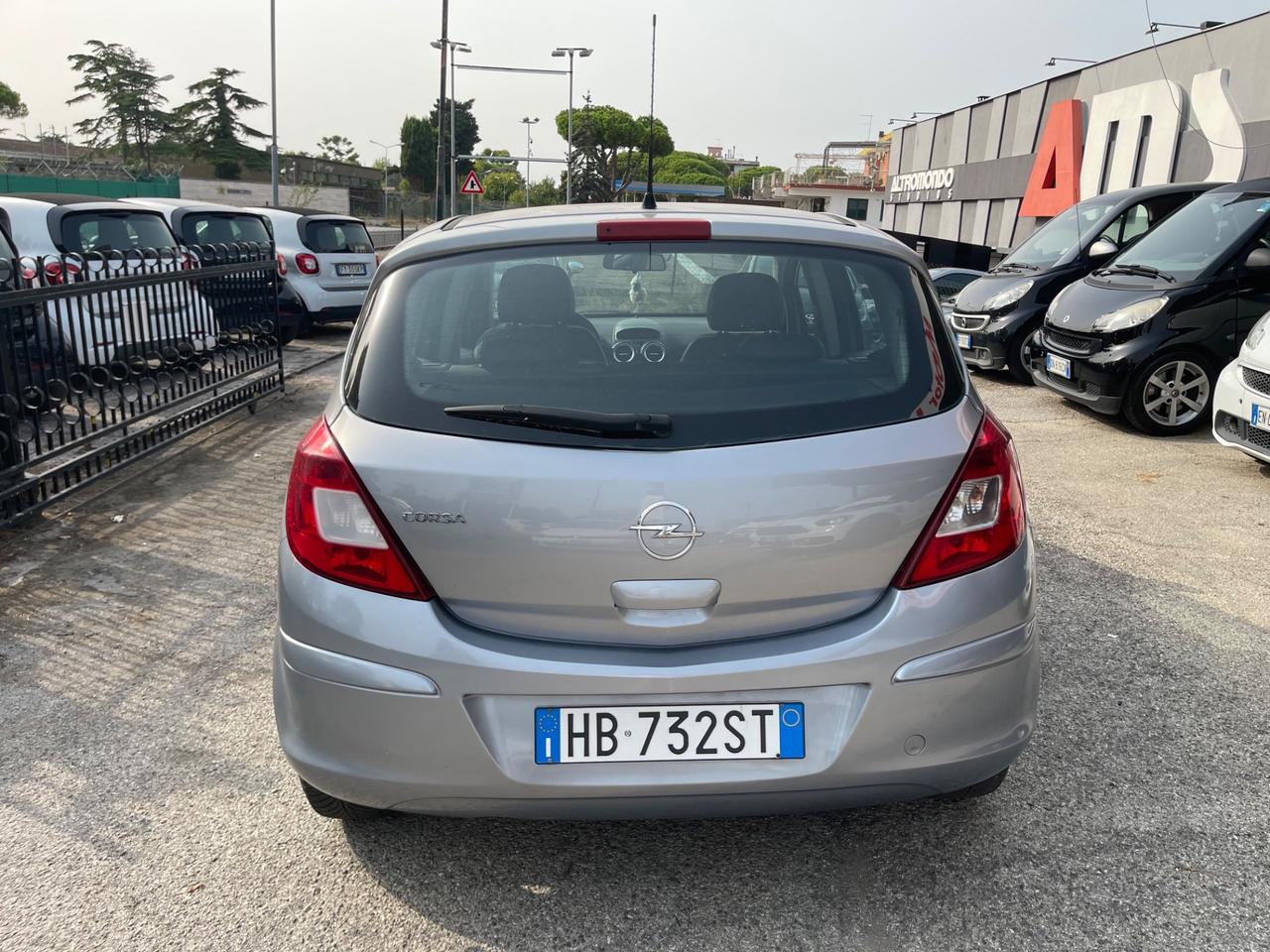 Opel Corsa 1.4 16V 5 porte Cosmo