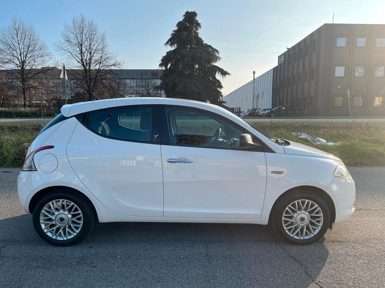 Lancia Ypsilon 1.2 69 CV 5p **NEOPATENTATI**