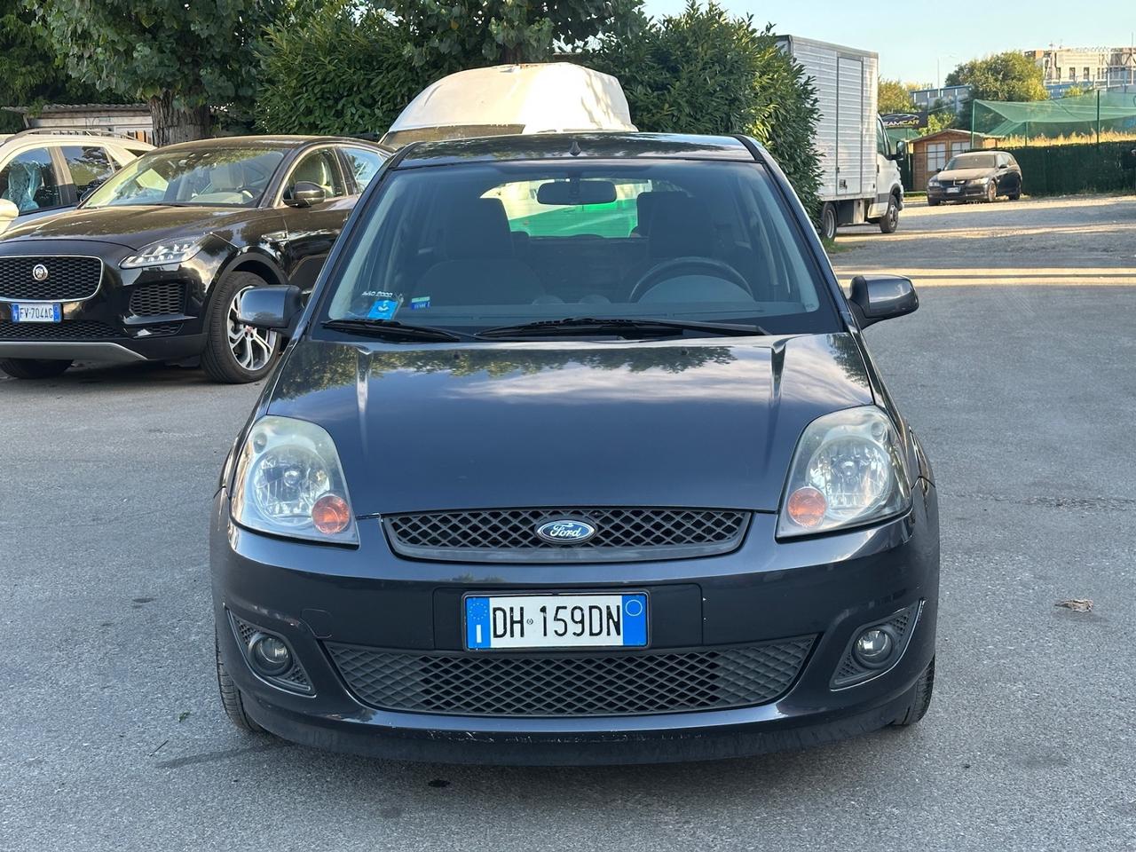 Ford Fiesta 1.2 16V 5p. Ghia X Neopatentati