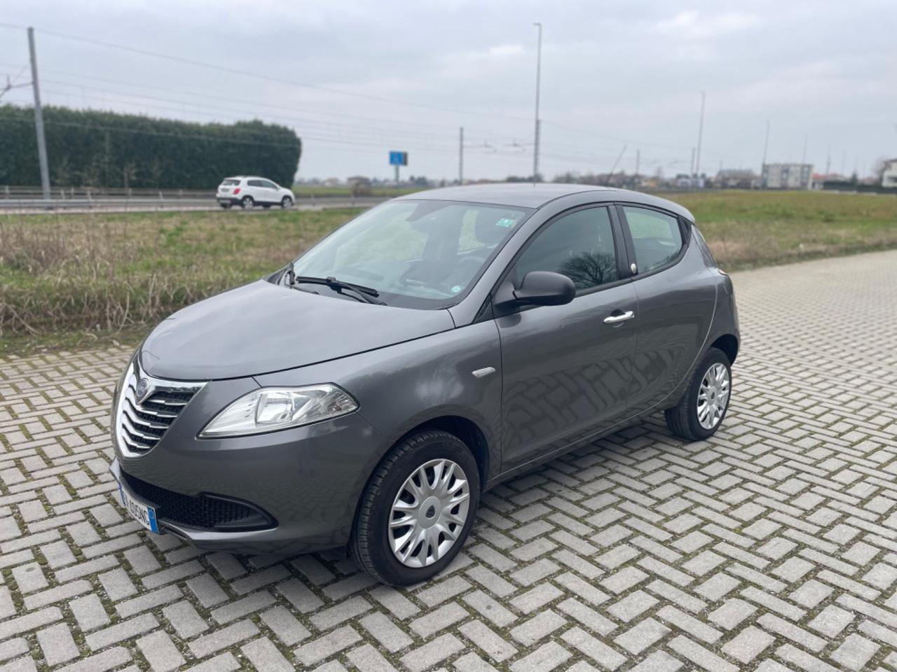 Lancia Ypsilon 0.9 TwinAir 85 CV 5 porte Metano Ecochic Gold