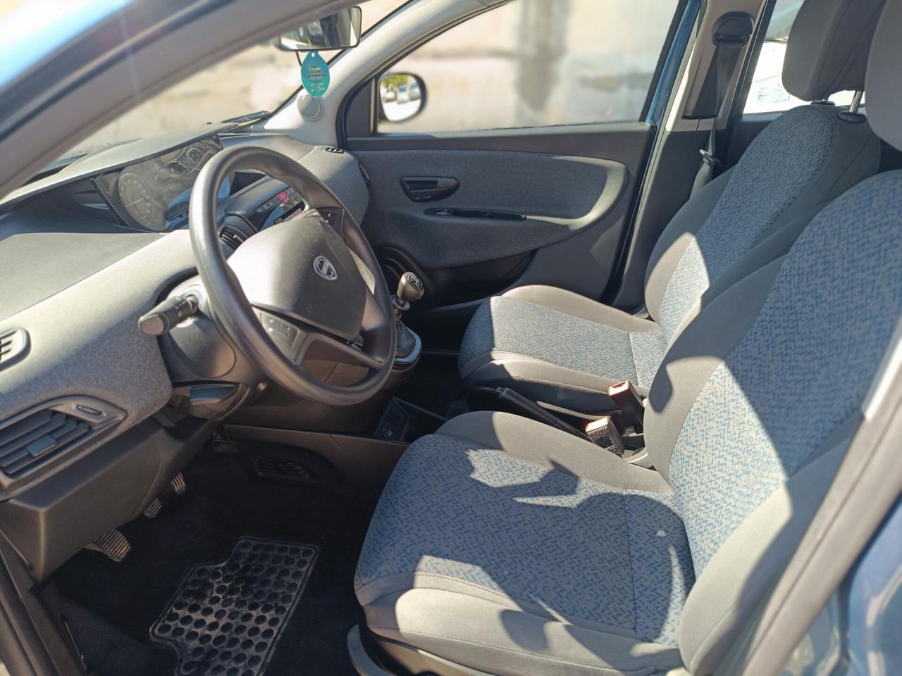 Lancia Ypsilon 1.0 FireFly 5 porte S&S Hybrid Gold