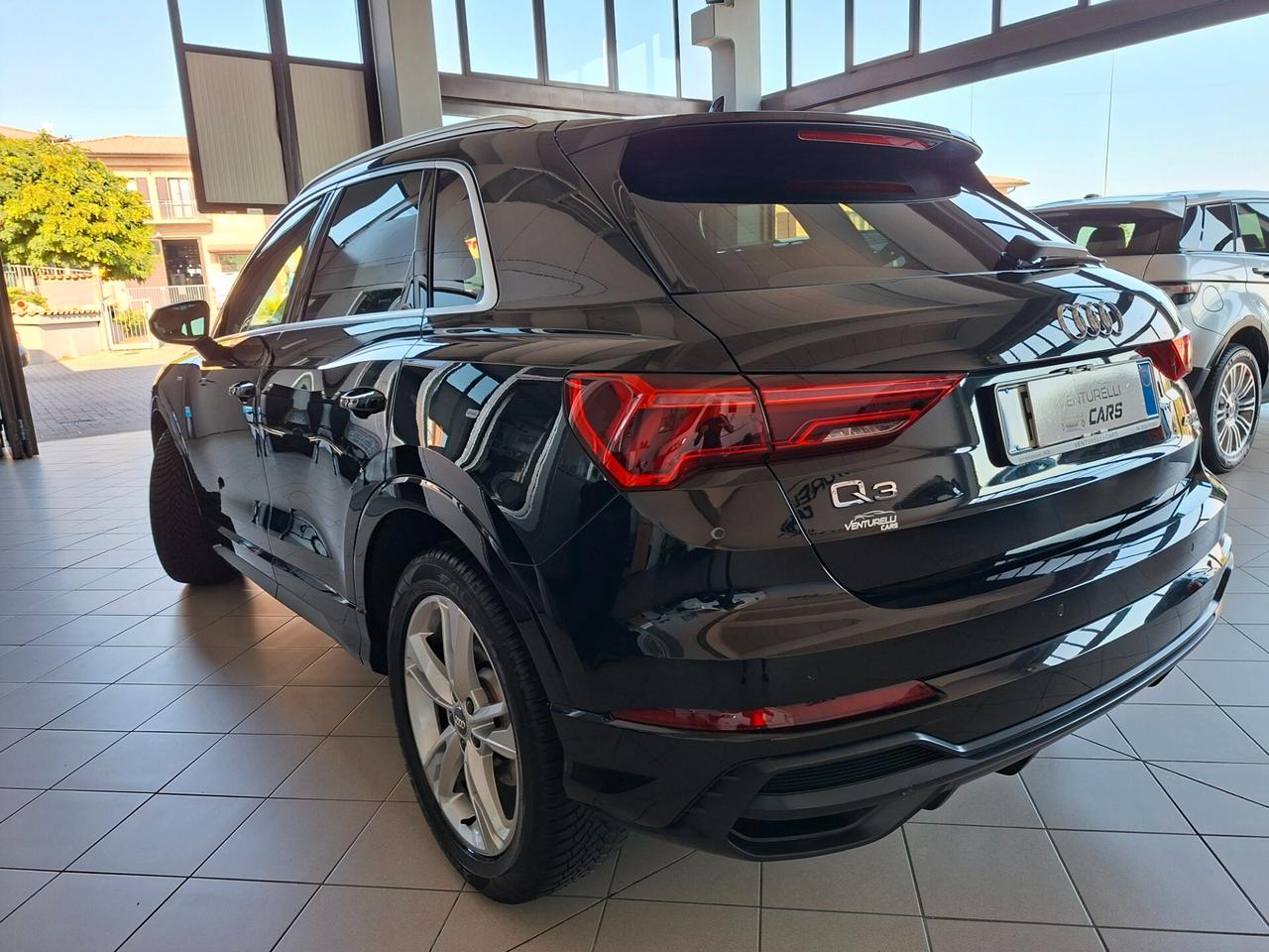 Audi Q3 40 TFSI quattro S tronic line edition TETTO