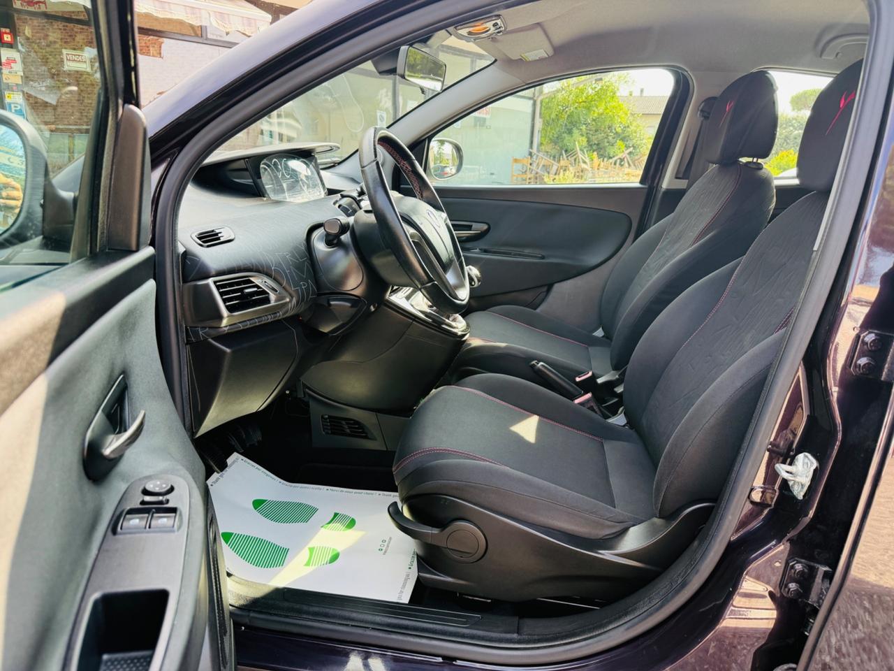 Lancia Ypsilon 0.9 TwinAir 85 CV 5 porte Metano Ecochic Elefantino