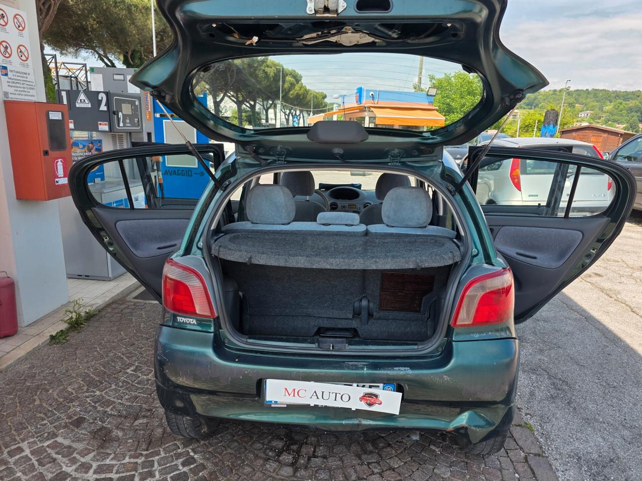 Toyota Yaris 1.0i 16V cat 5 porte con 246.000km