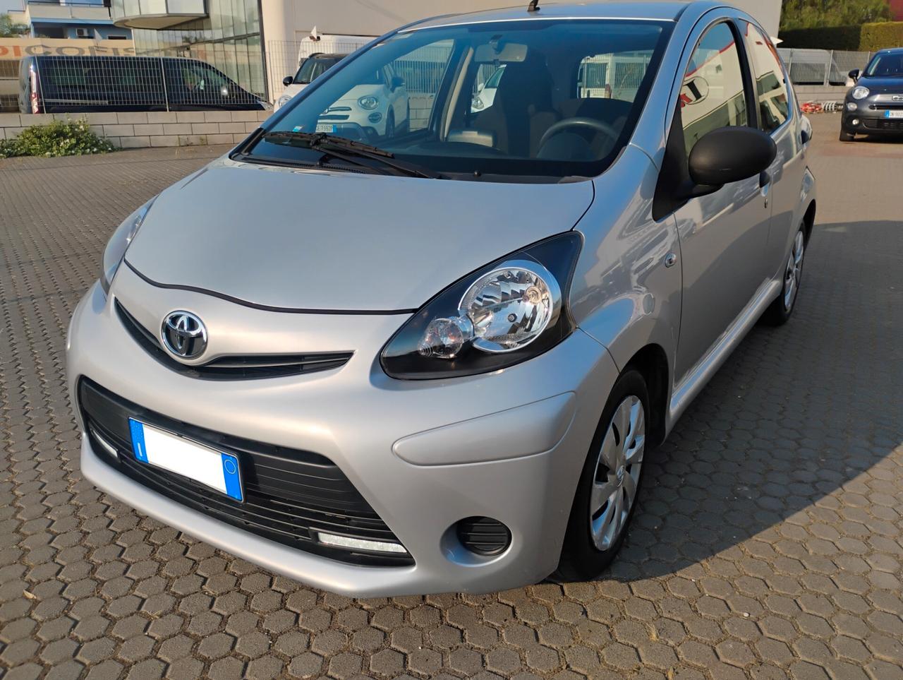 Toyota Aygo 1.0 12V VVT-i 5 porte Active Connect