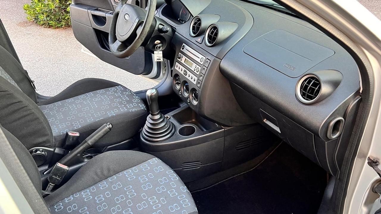 Ford Fiesta 1.2 16V 5p. Ghia