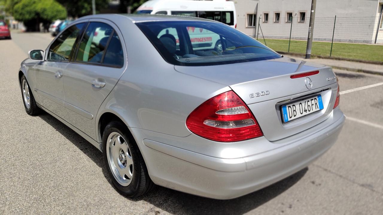 Mercedes E 200 K metano Avantgarde