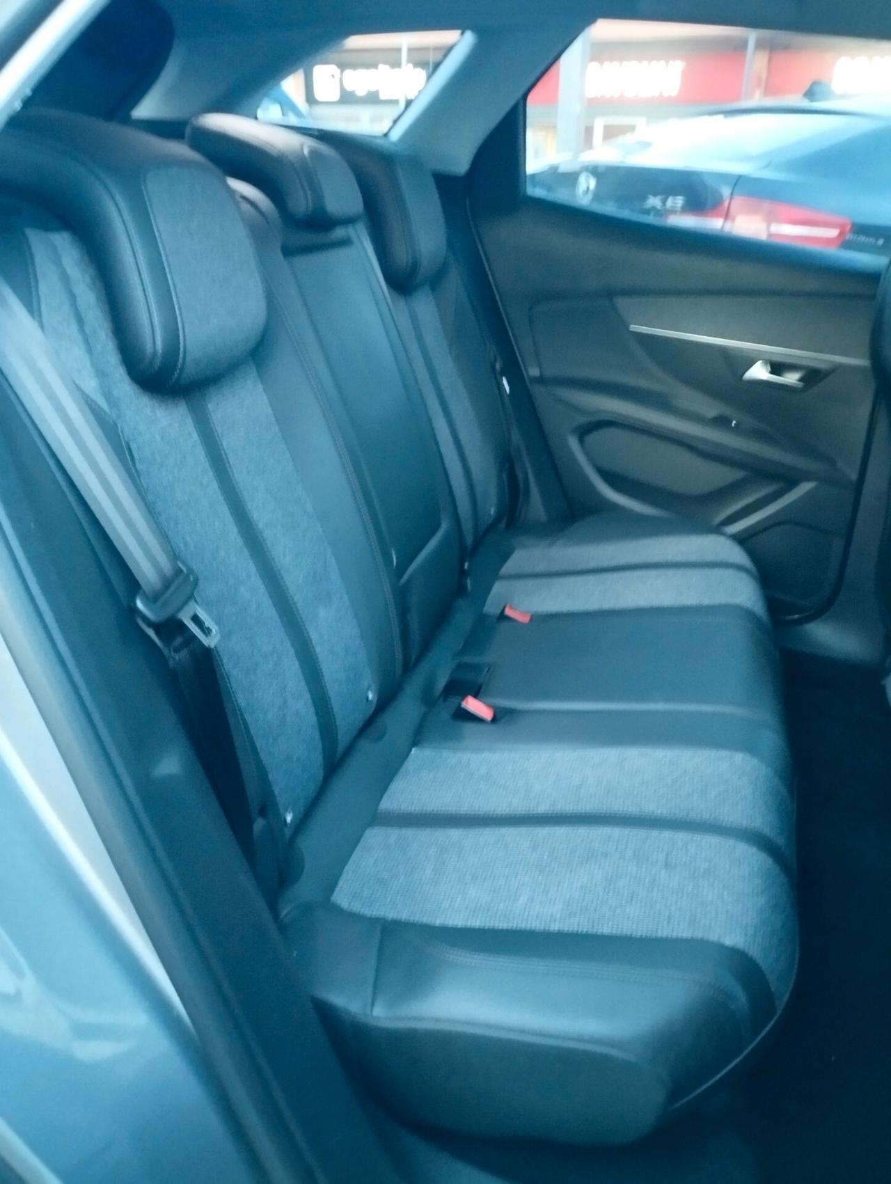 Peugeot 3008 BlueHDi 130 S&S EAT8 Allure