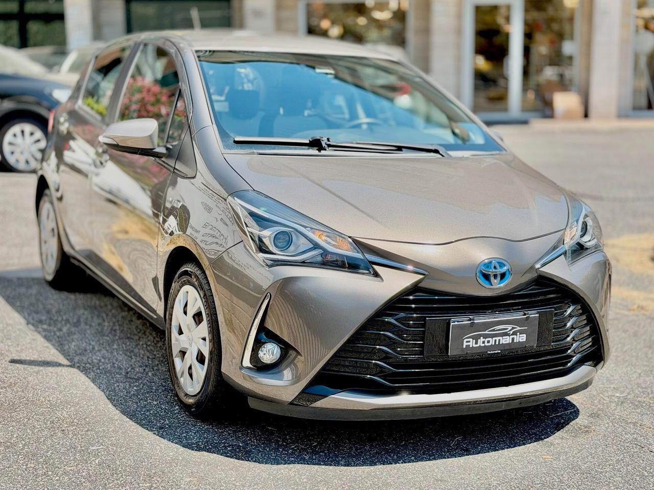Toyota Yaris 1.5 Hybrid 5 porte Business PREZZO REALE