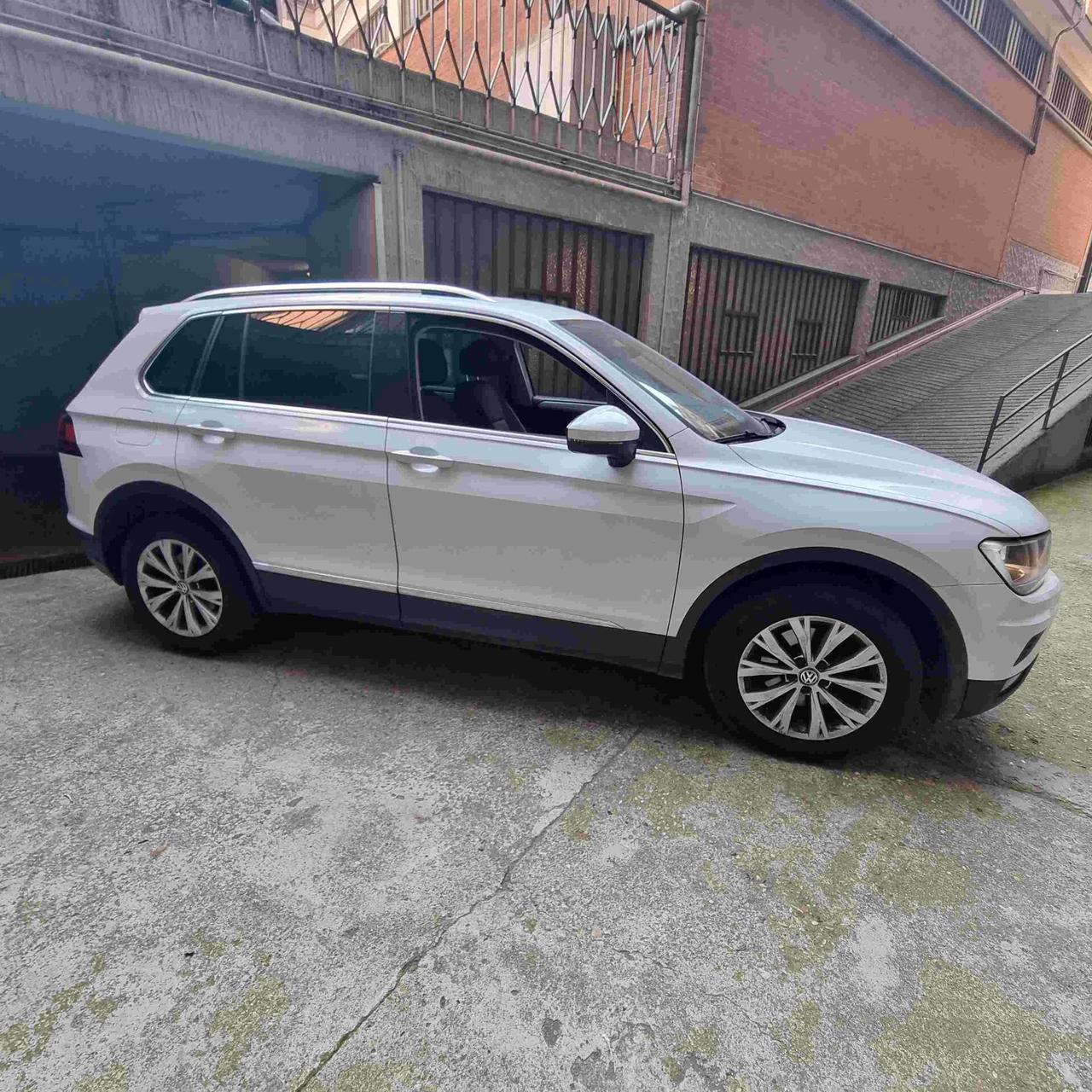 Volkswagen Tiguan 2.0 TDI SCR DSG 4MOTION Business BMT