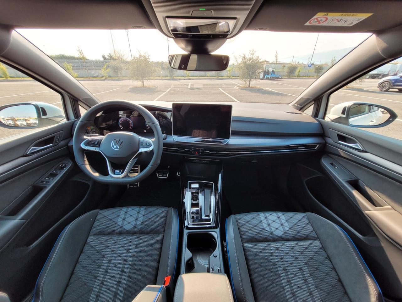 Volkswagen Golf 1.5 etsi R-Line 150cv dsg IQ. DRIVE