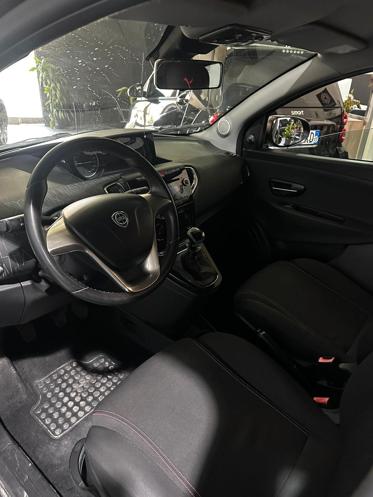 Lancia Ypsilon 1.2 69 CV 5 porte S&S Platinum