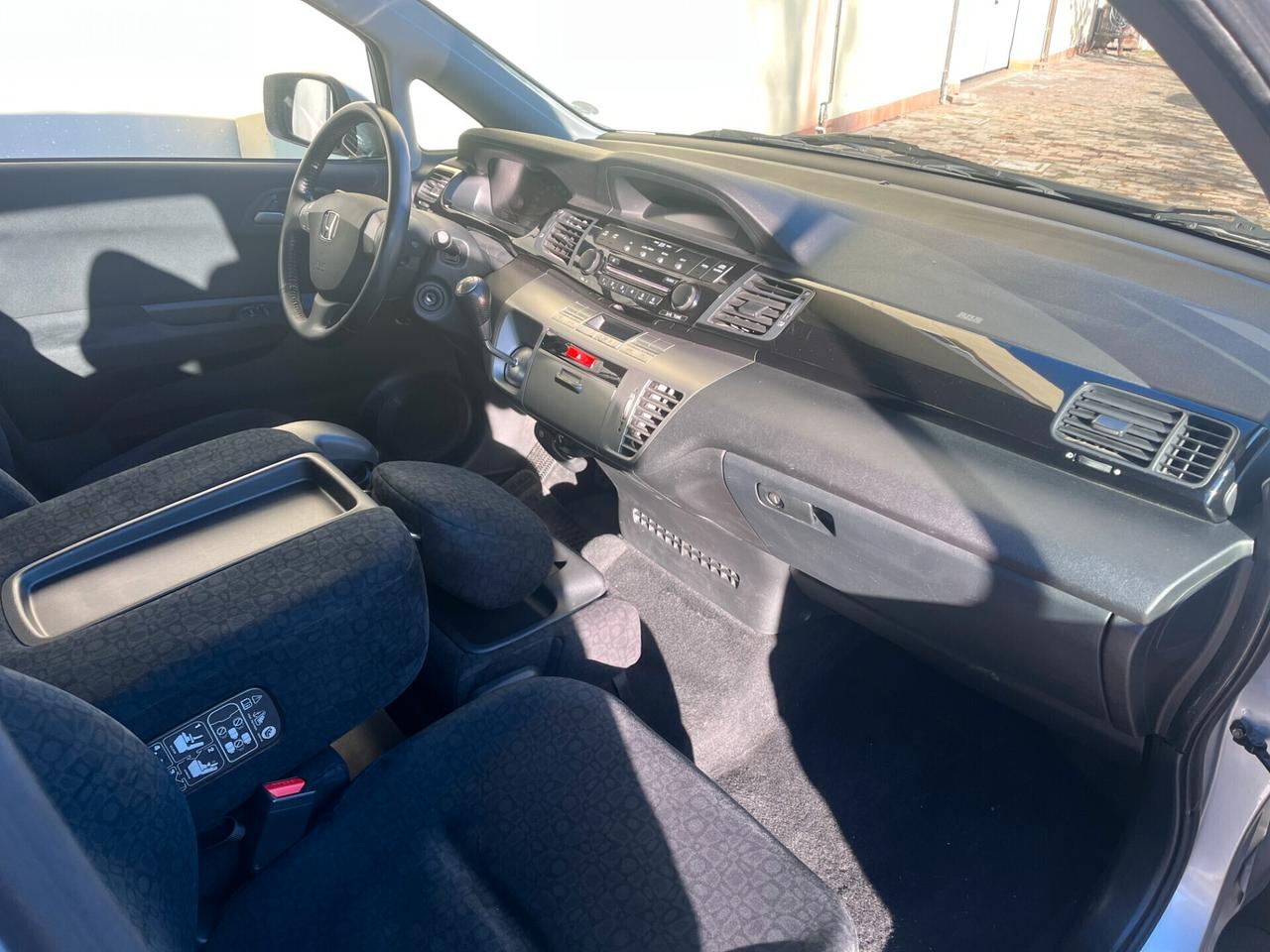 Honda FR-V 1.7 16V i-VTEC Executive