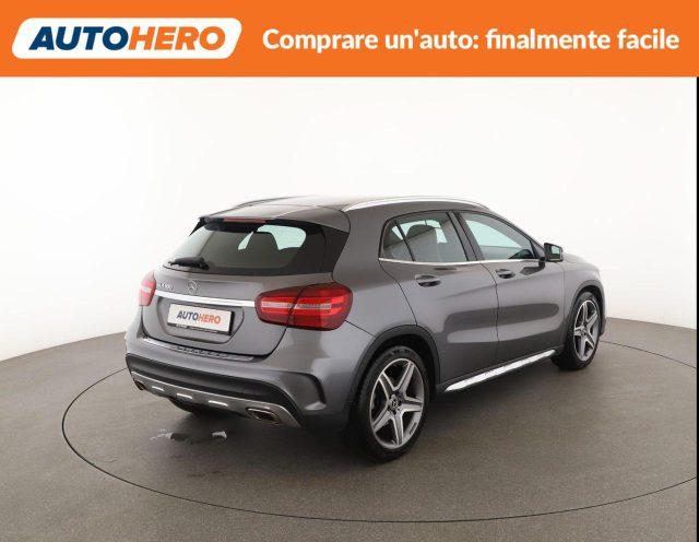 MERCEDES-BENZ GLA 180 Premium