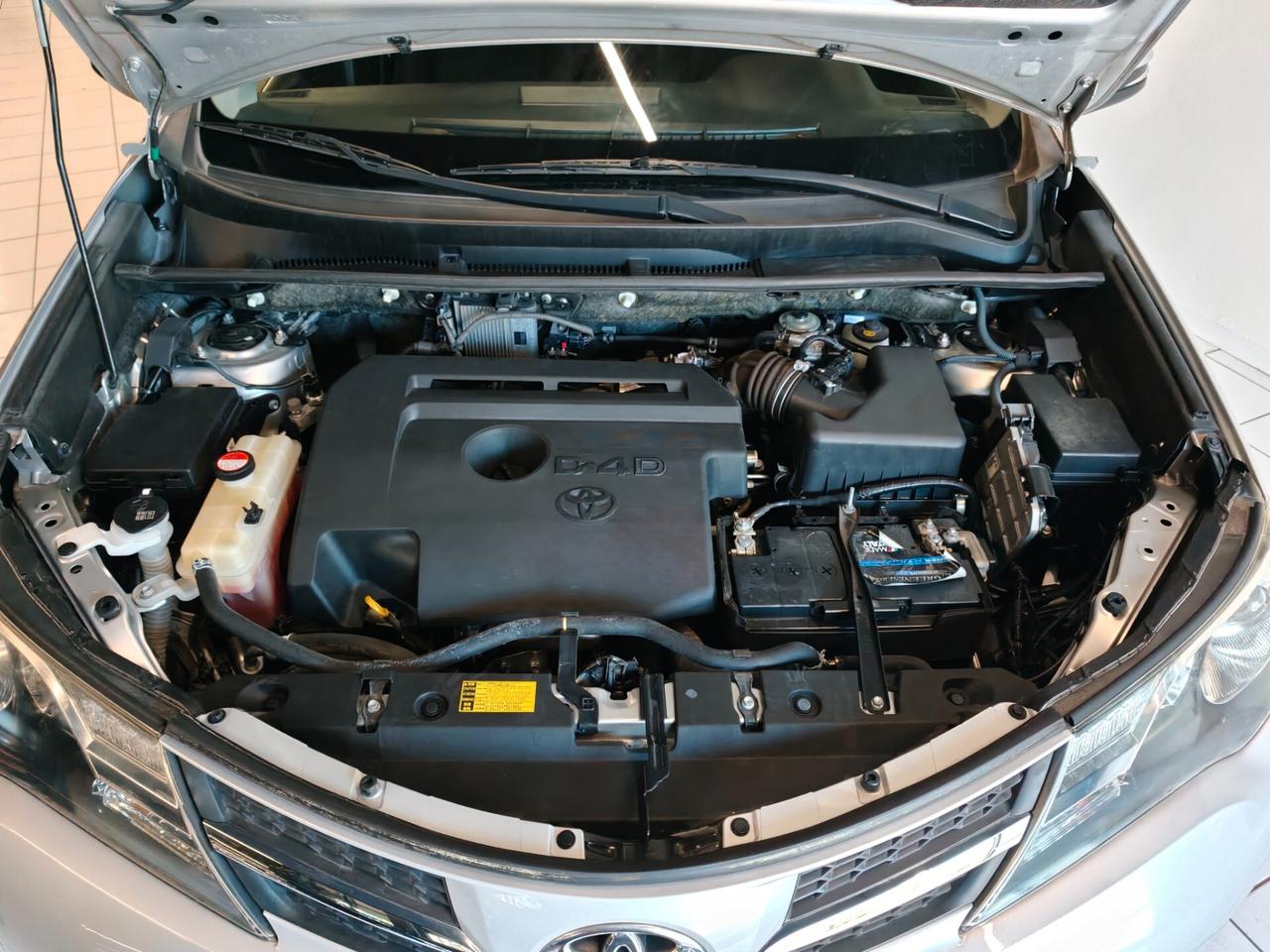 Toyota RAV 4 RAV4 2.0 D-4D 2WD Style White Ed.