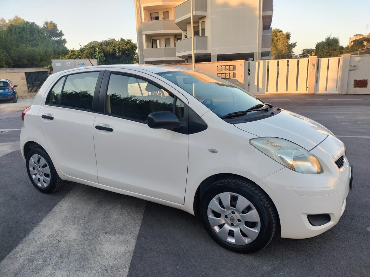 Toyota Yaris 1.0 5 porte Sol