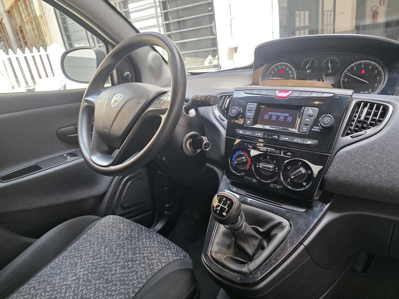LANCIA YPSILON 1.2 - ADATTA A NEOPATENTATI