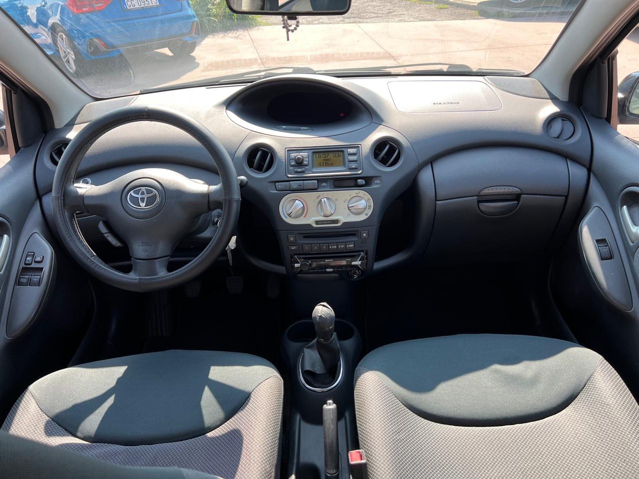 Toyota Yaris 1.0i 16V cat 5 porte Sol