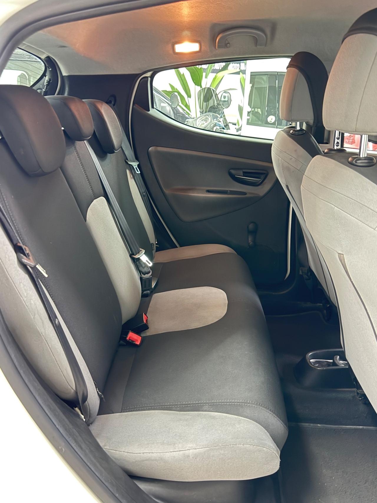 Lancia Ypsilon 1.2 69 CV 5 porte GPL Ecochic Silver