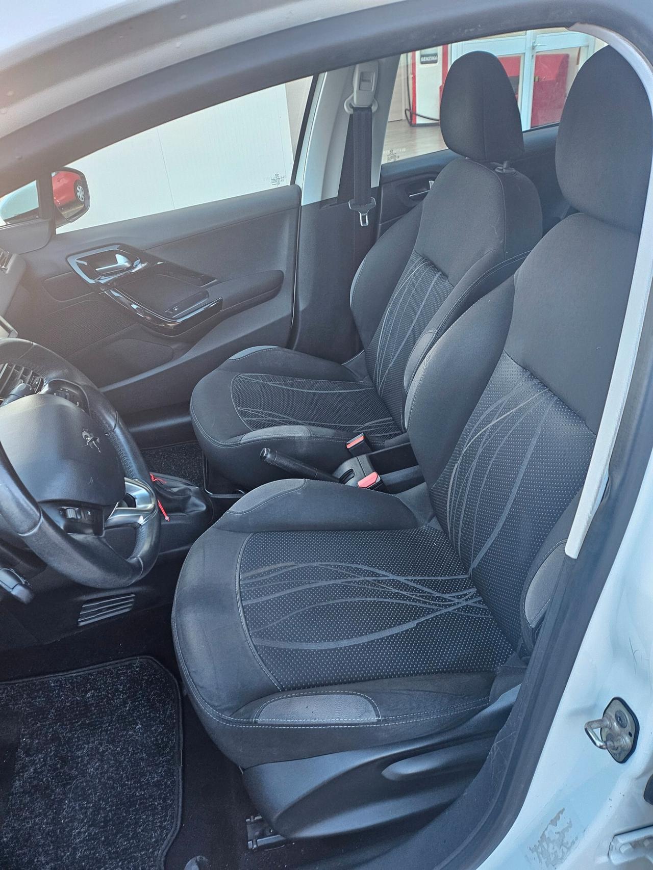 Peugeot 208 1.4 HDi 68 CV 5 porte Active