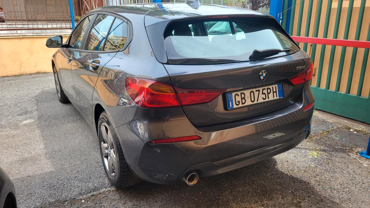 Bmw 116 116d 5p. Business Advantage