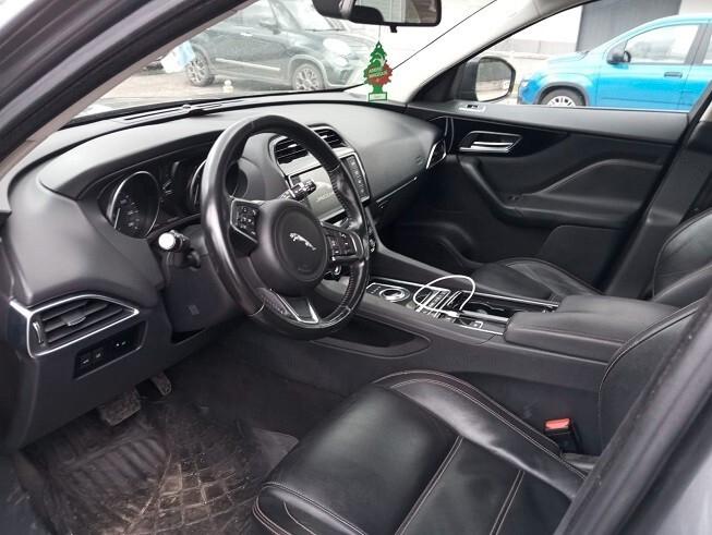 Jaguar F-Pace 2.0 D 180 CV AWD Pure