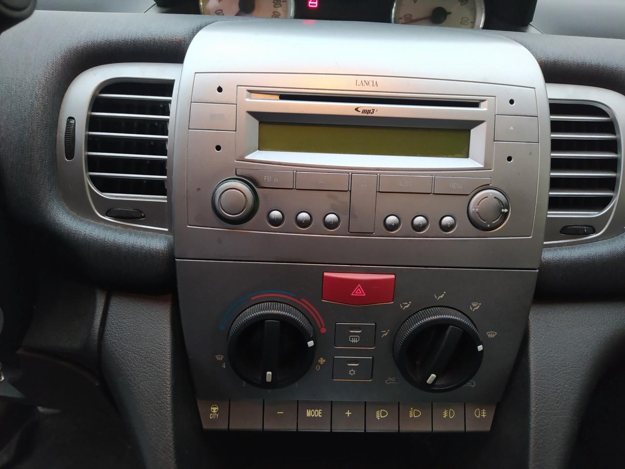 Lancia Ypsilon 1.2 Argento Neopatentati