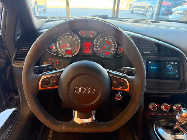 AUDI R8 4.2 V8 FSI quattro R tronic