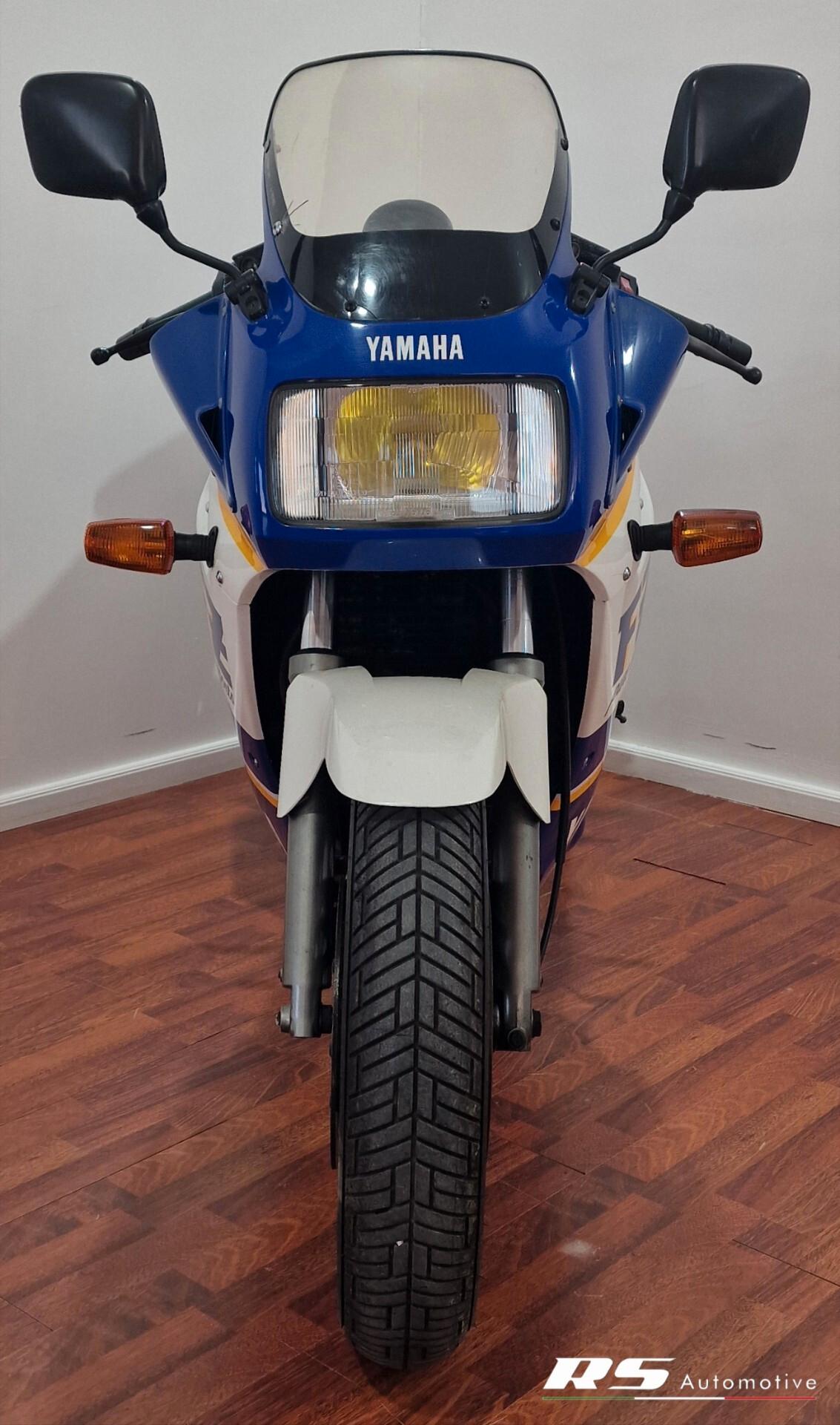 Yamaha FZ 750