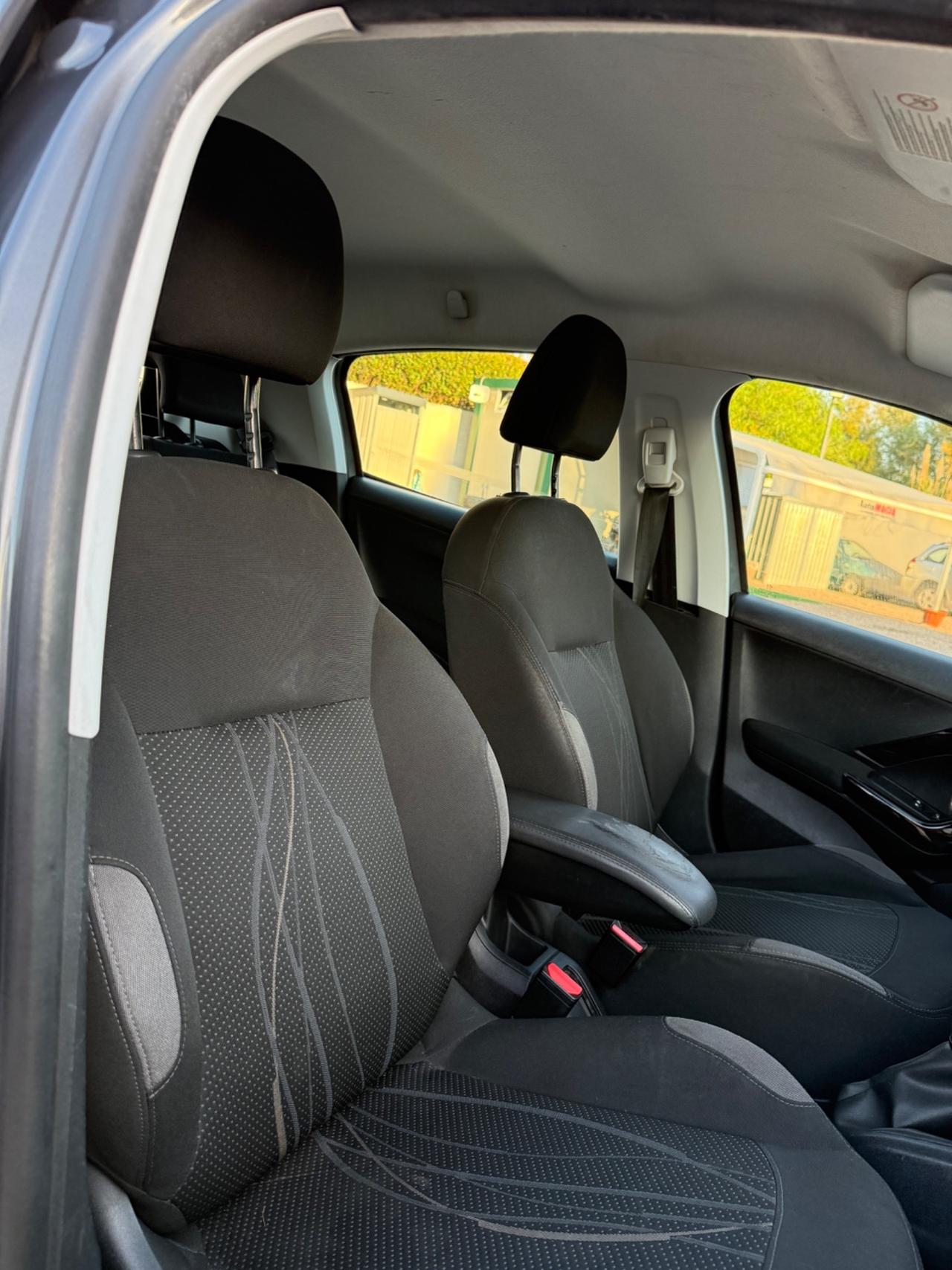 Peugeot 208 1.4 HDi 68 CV 5 porte Allure