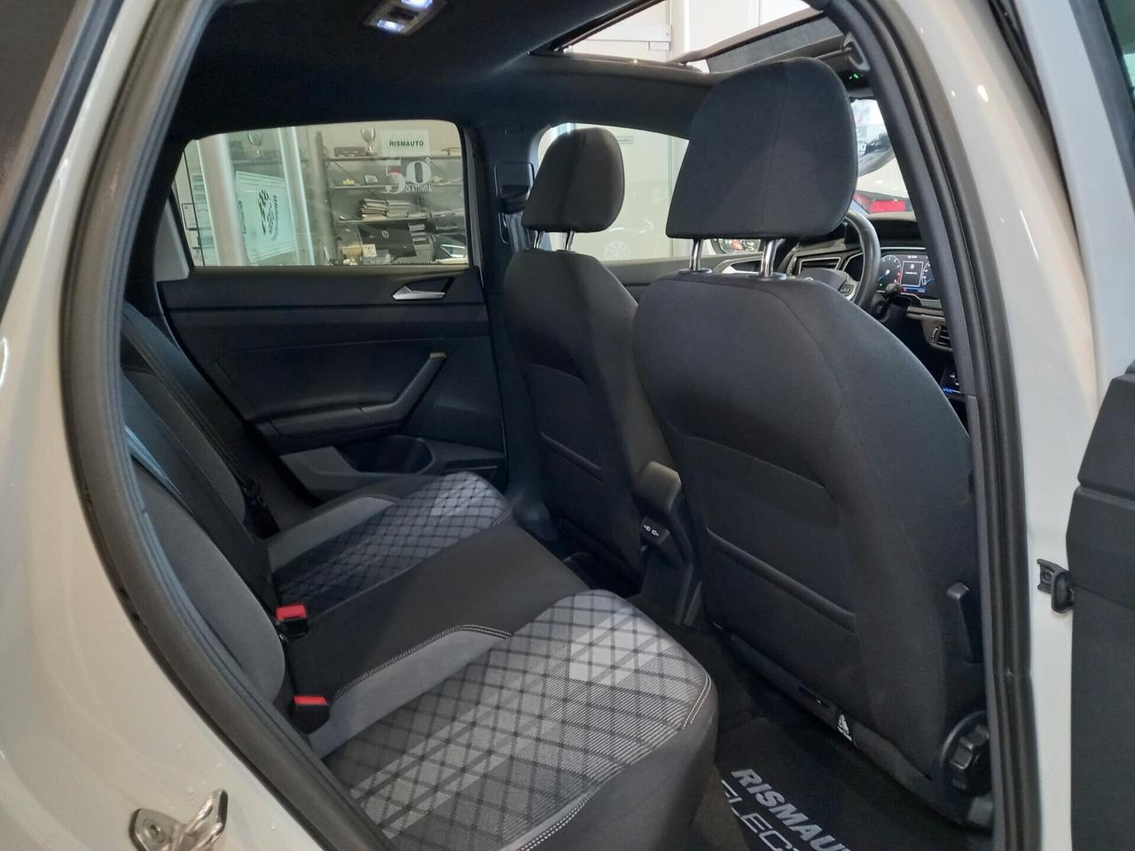 Volkswagen Taigo TSI 110 CV DSG R-Line