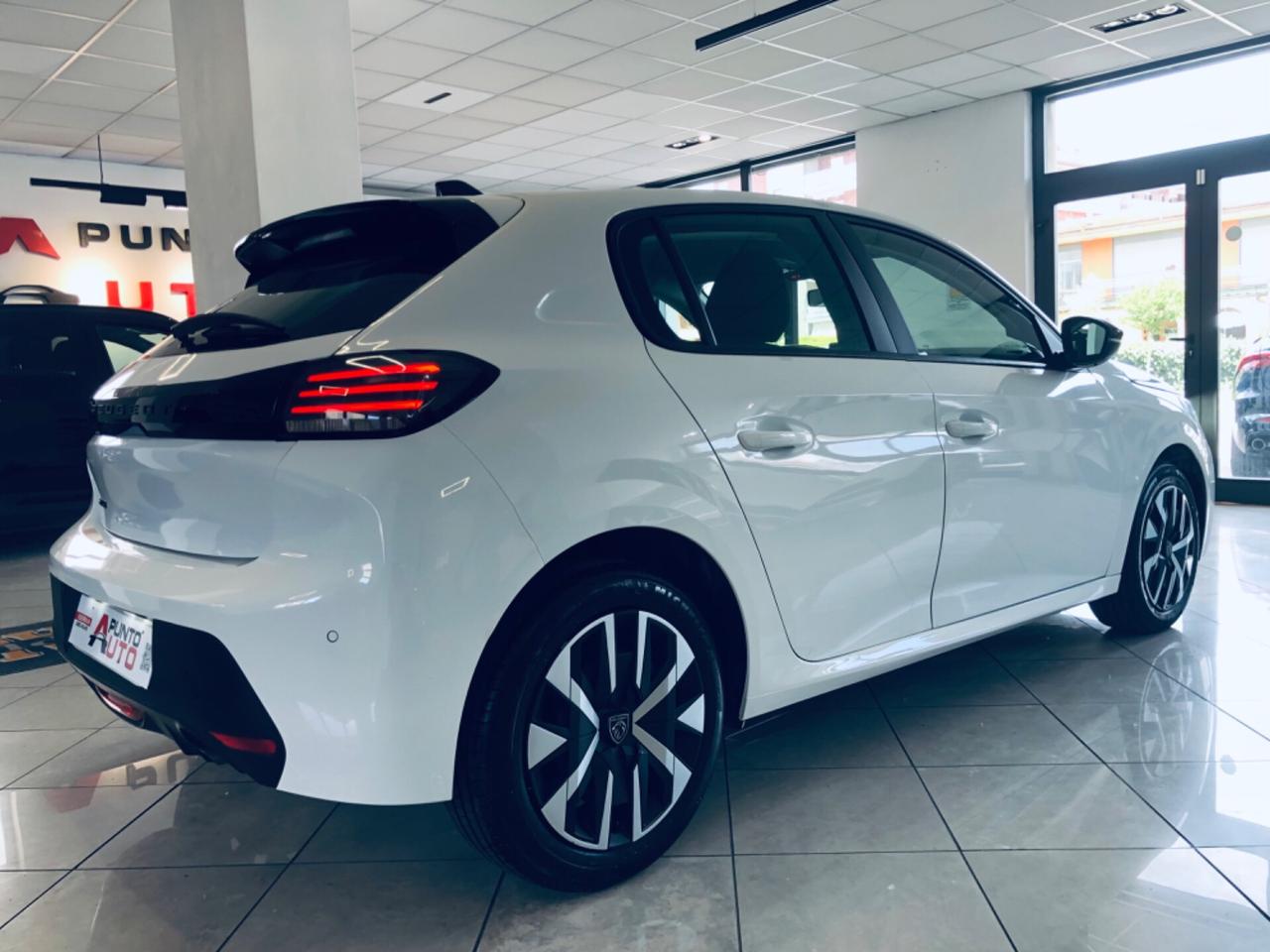 Peugeot 208 1.2 benzina neopatenti 15mila km
