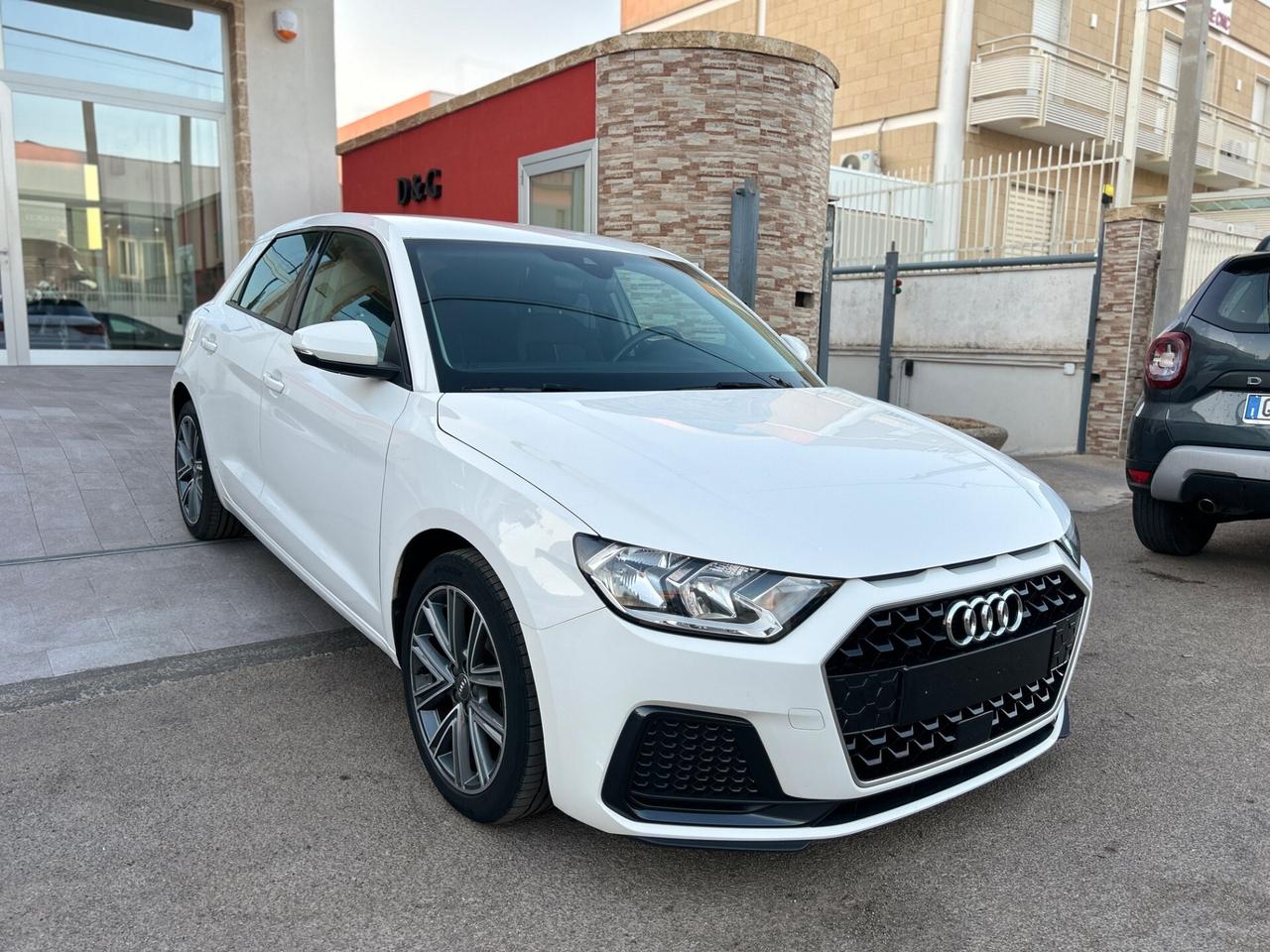 Audi A1 1.0 TFSI Admired-2018-NAVI-SENSORI