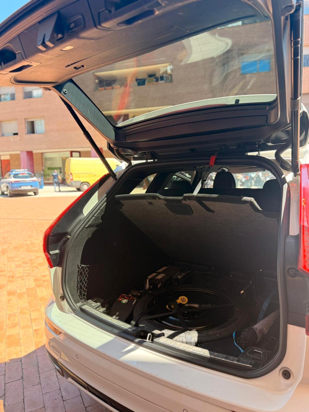 Volvo XC 60 XC60 B4 (d) AWD Geartronic R-design