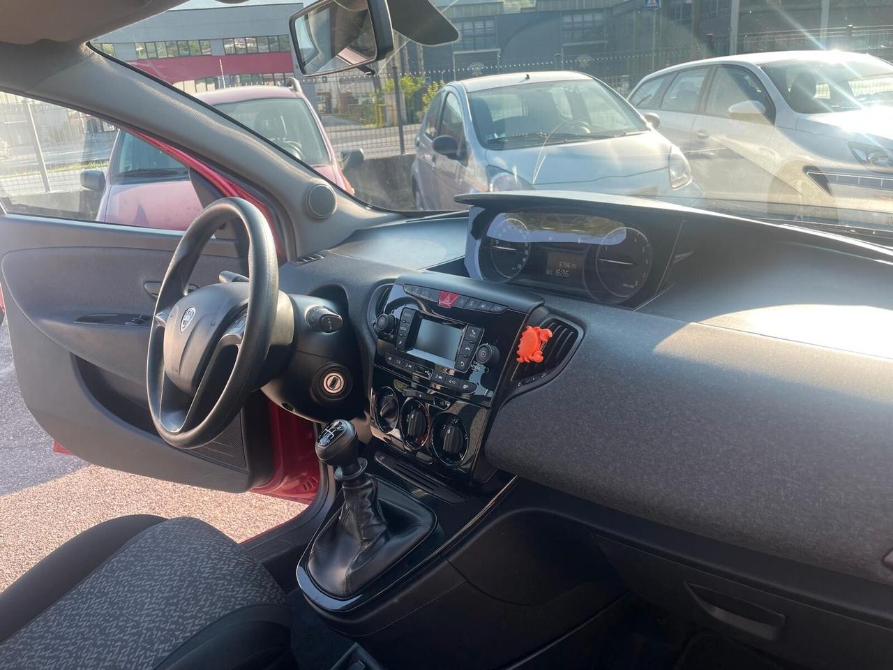 Lancia Ypsilon 1.0 Hybrid Silver – 2021 | 67.561 km | Neopatentati