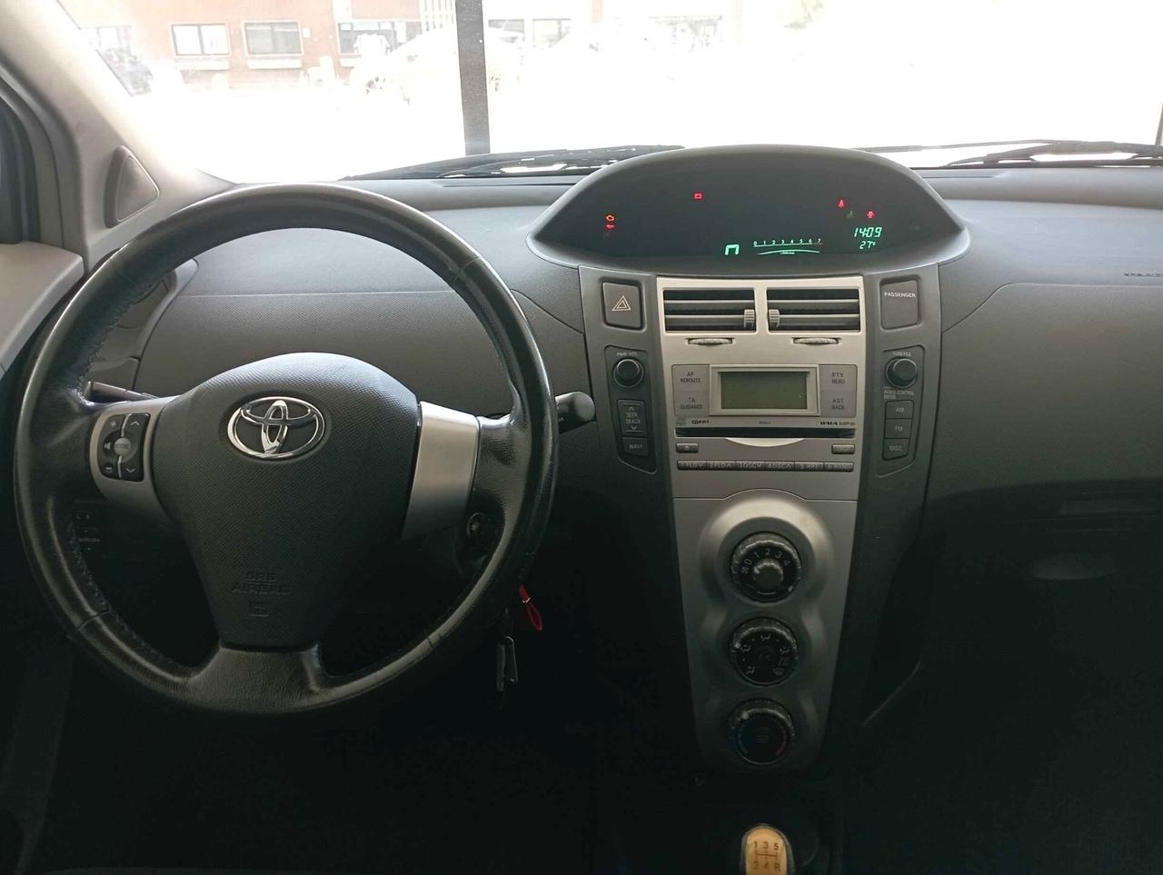 Toyota Yaris 1.3 5 porte Luna