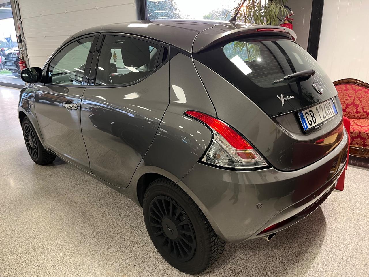 Lancia Ypsilon 1.2 69 CV 5 porte Black and Noir