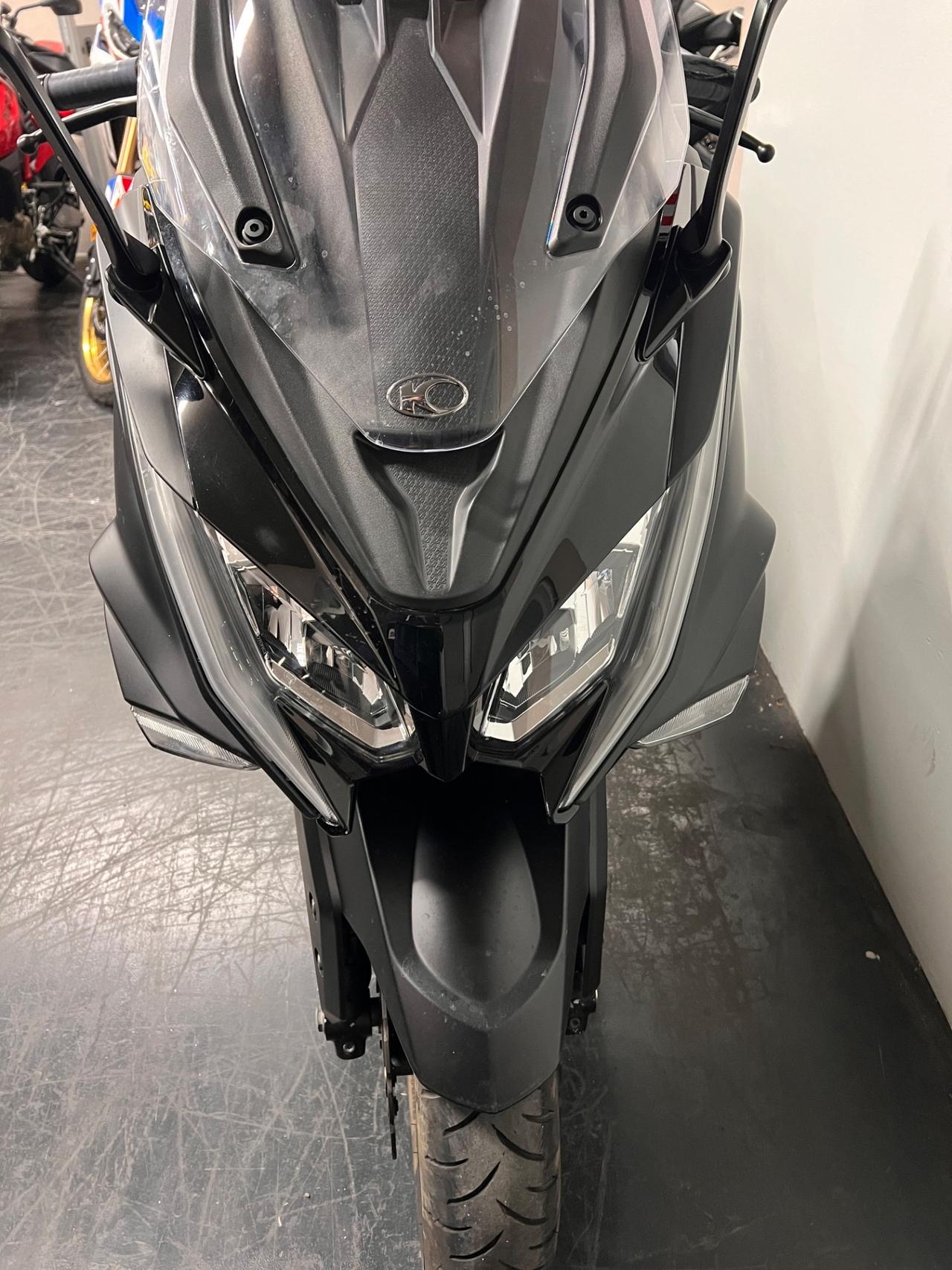 Kymco AK 550