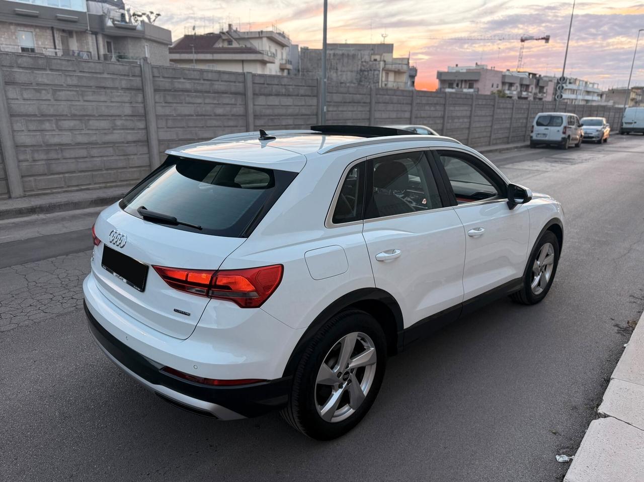 Audi Q3 35 TDI quattro S tronic/TETTO/PELLE/FULL