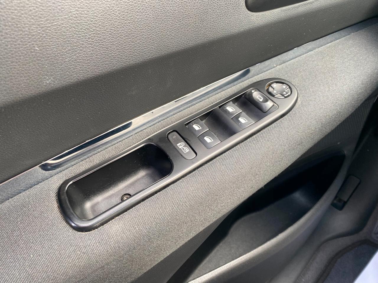 PEUGEOT 3008 1.6 HDi 115cv GARANTITA