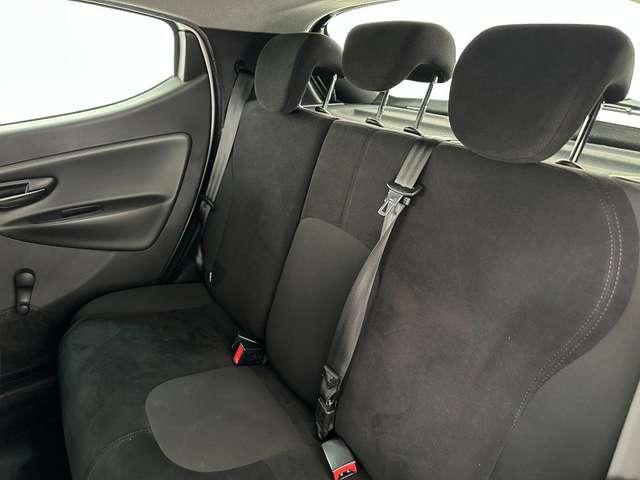 Lancia Ypsilon 1.2 69 CV 5 P NEOPATENTATI