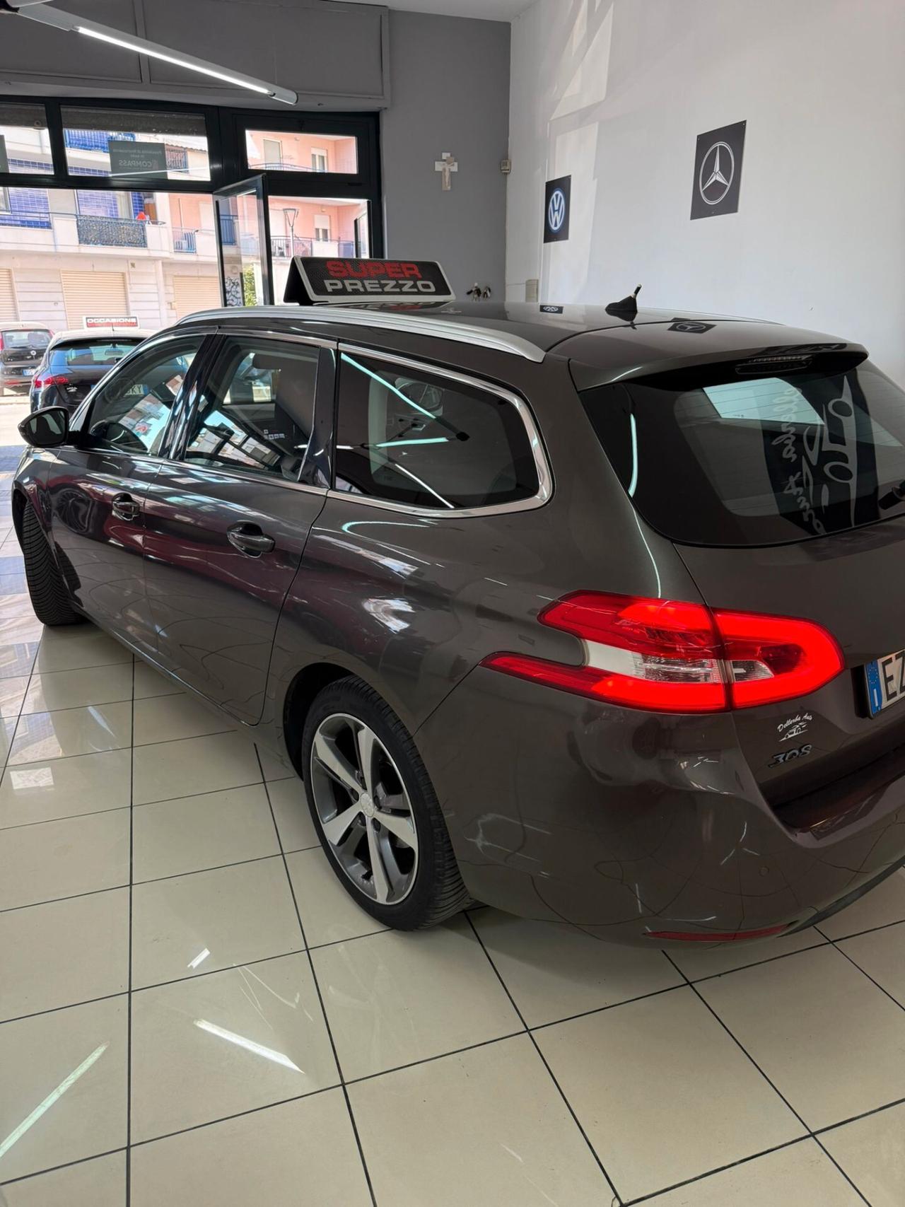 Peugeot 308 BlueHDi 120 S&S EAT6 SW Allure