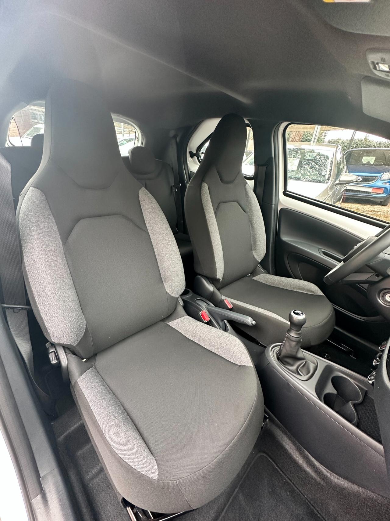 Toyota Aygo X 1.0 VVT-i 72 CV 5 porte Active CRUISE APPLE CAR PLAY MULTIFUNZIONE RE-CAMERA