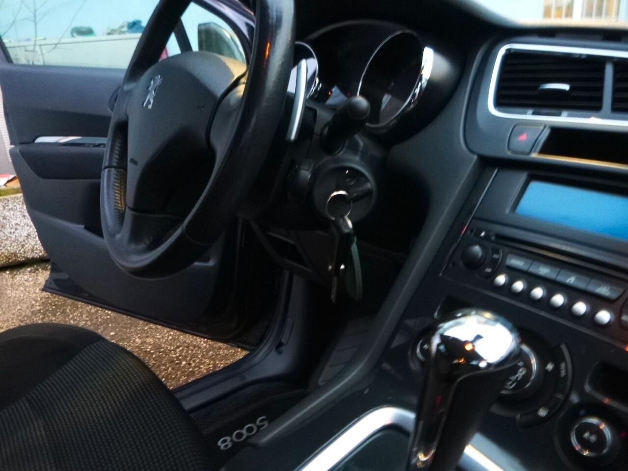 Peugeot 5008 1.6 e-HDi 112CV Stop&Start cambio robotizzato Féline