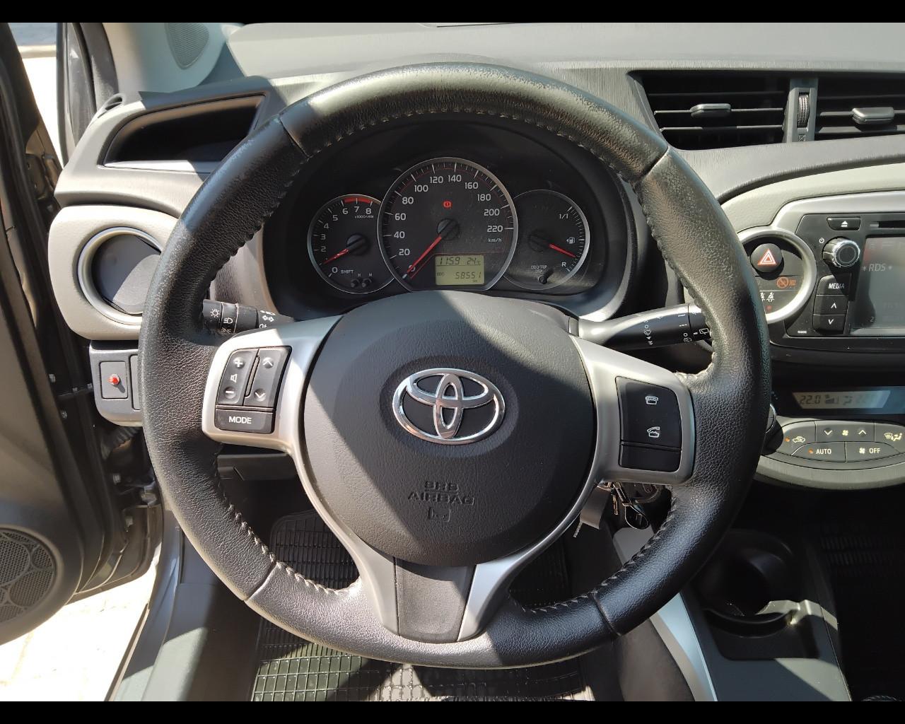 TOYOTA Yaris III 2011 - Yaris 5p 1.0 Active