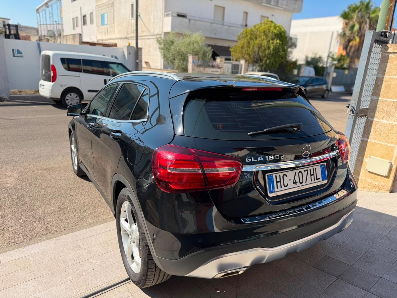 Mercedes-benz GLA 180D URBAN-2018 LEF/CARPLAY