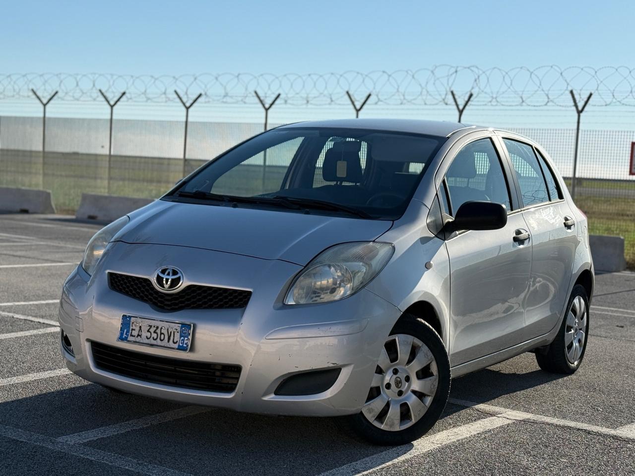 Toyota Yaris 1.4 D-4D 90 CV 6 marce 2010 neopatentati